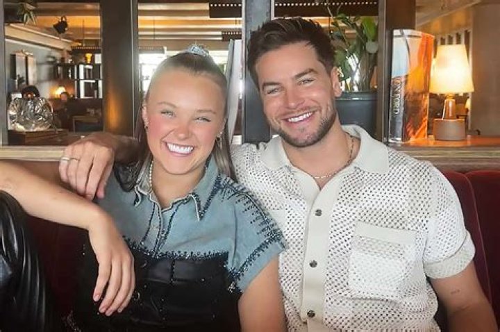 Is Austin Stowell Gay? Girlfriend Or Boyfriend – Keep Breathing Actor Sexuality