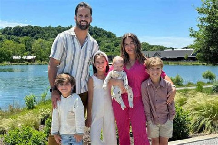 
Jessie James Decker Addresses Accusations of ‘Photoshopping Abs’ on Her Children in Photos 