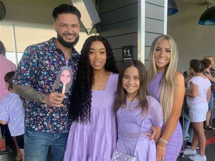 
Meet Lewis Cine Daughter Bella- His Parents And Net Worth 2022 Explored 