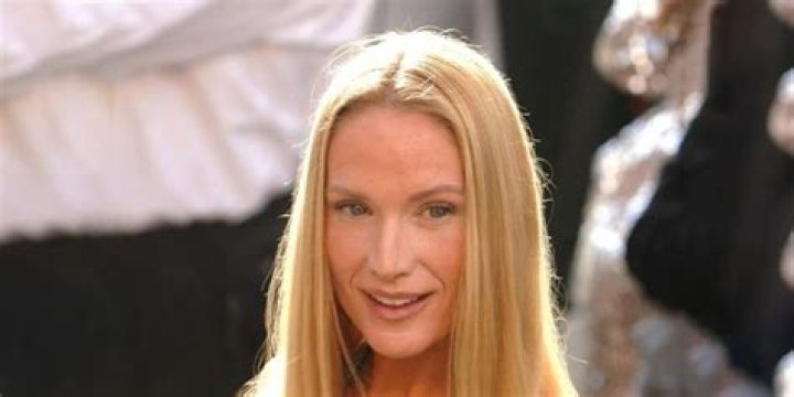 Where is Kelly Lynch now? What is she doing today? Biography